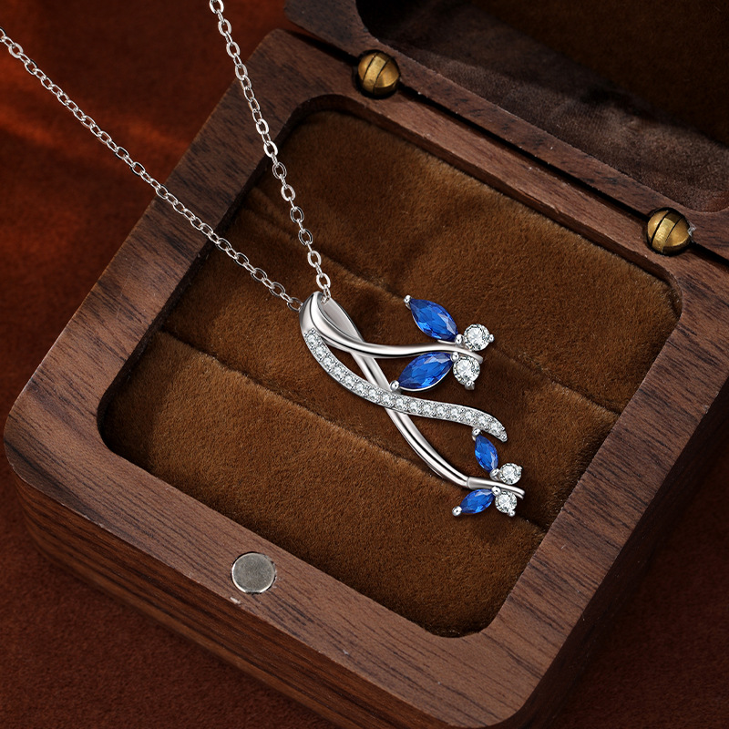 Collar colgante de mariposa de circonita azul con incrustaciones de plata de ley 925 para mujer, diseño de nicho de lujo ligero, cadena de clavícula de todo fósforo de alta gama