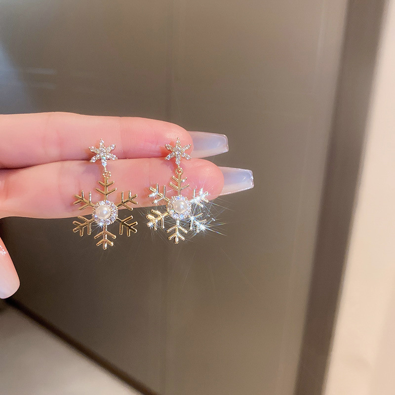 Retro Snowflake Copper Inlay Zircon Earrings 1 Pair