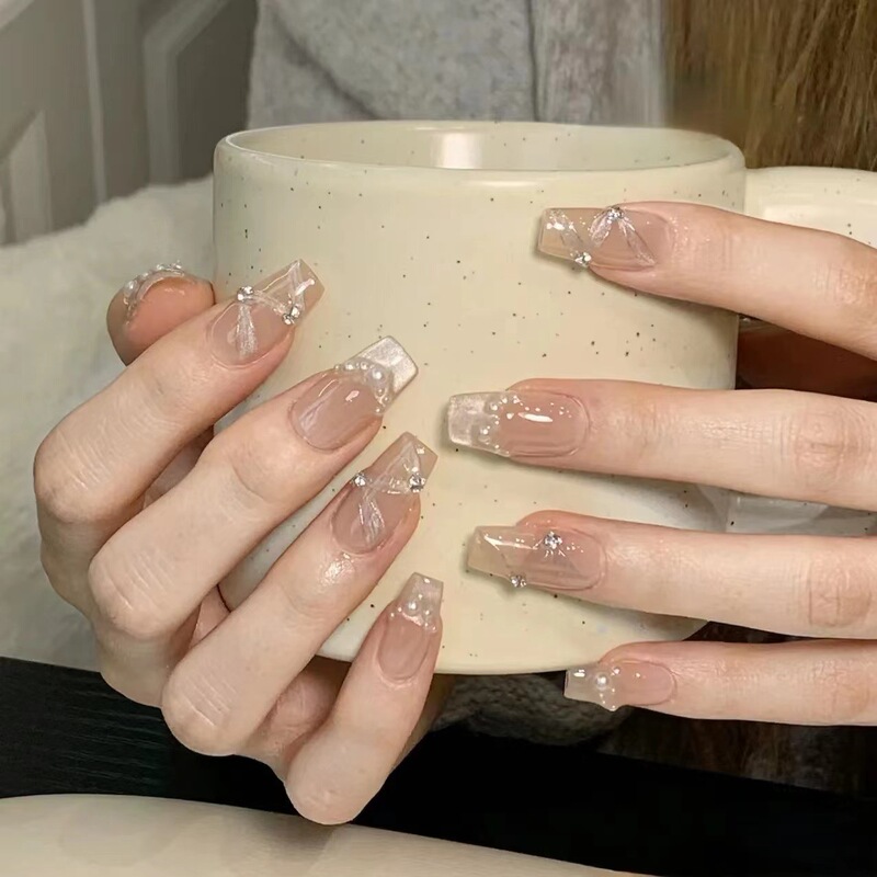 Hand-Worn Nails, High-End Ice-Transparent French Cat-Eye Silk Ribbons with Diamonds, Gentle Whitening New Year's Manicure Nails Hand-Worn Nails, High-End Ice-Transparent French Cat-Eye Silk Ribbons with Diamonds, Gentle Whitening New Year's Manicure Nails