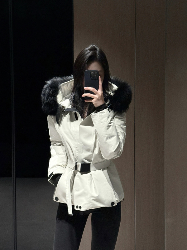 蒙家高奢至臻版滑雪系列收腰毛领女士短款羽绒服90白鹅绒抗寒羽绒|undefined