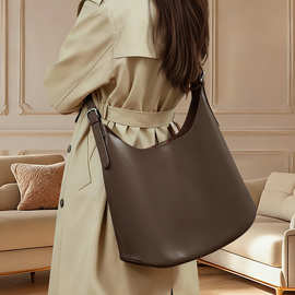 时尚2025新款纯色包包INS风女包休闲手提包简约潮流单肩包