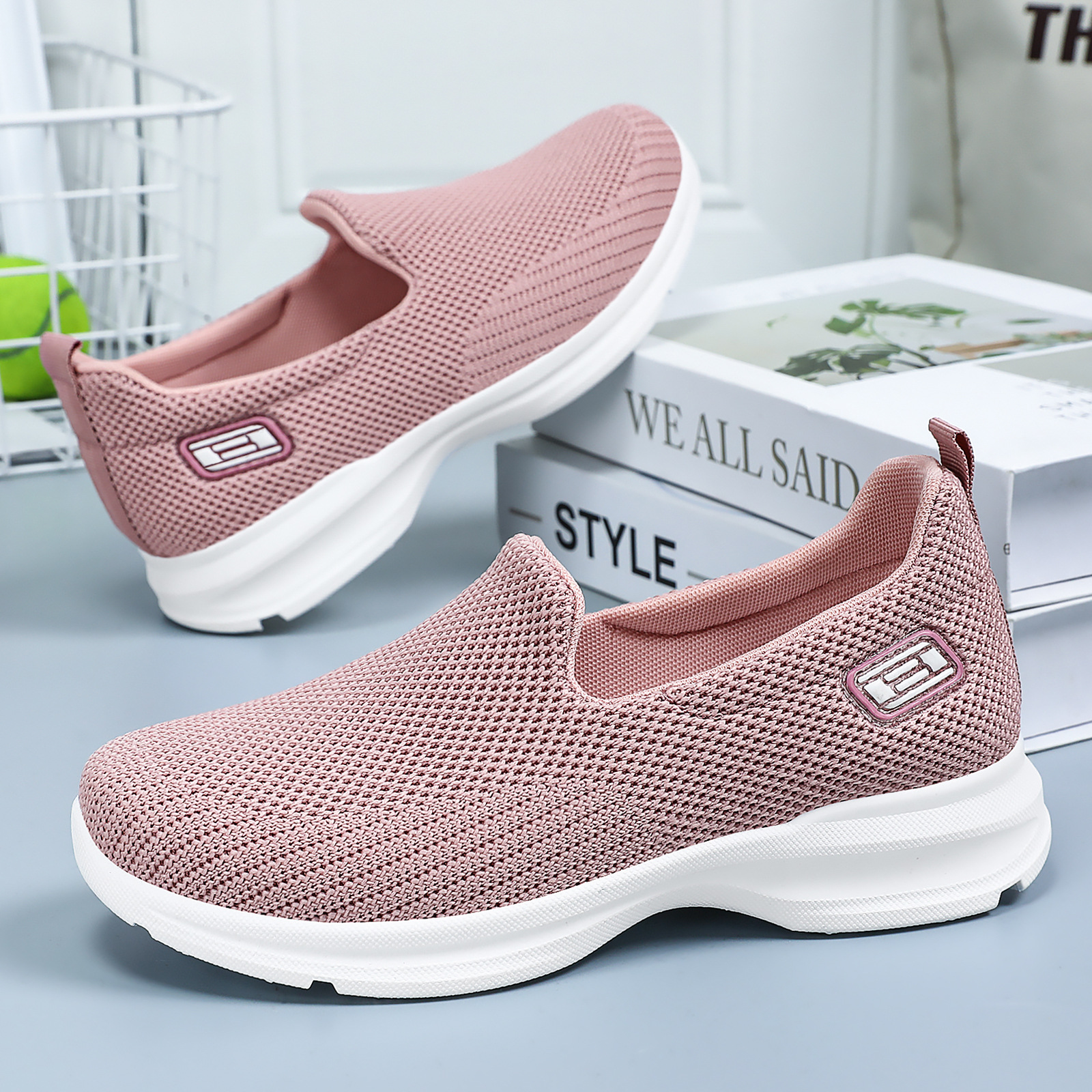 Zapatos casuales para mujer, zapatos de tela de nuevo estilo para primavera, zapatos individuales, dropshipping, zapatos de malla de boca poco profunda, zapatos para madres de mediana edad y mayores.