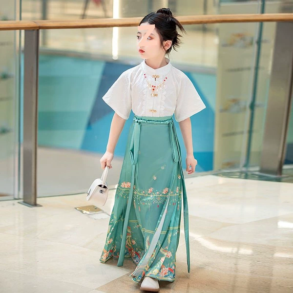 Green necklace, Chinese hairpin, with short sleeve