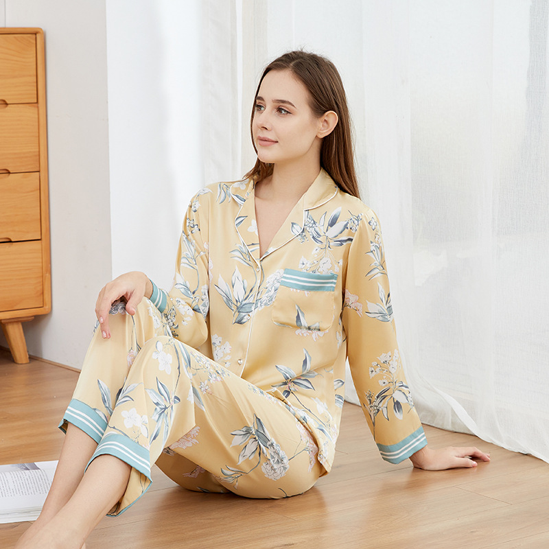봄과 여름 새로운 얼음 실크 잠옷 여자의 긴 소매 인쇄 옷깃 세트 모조 실크 플러스 사이즈 느슨한 가정 옷 가을과 겨울
