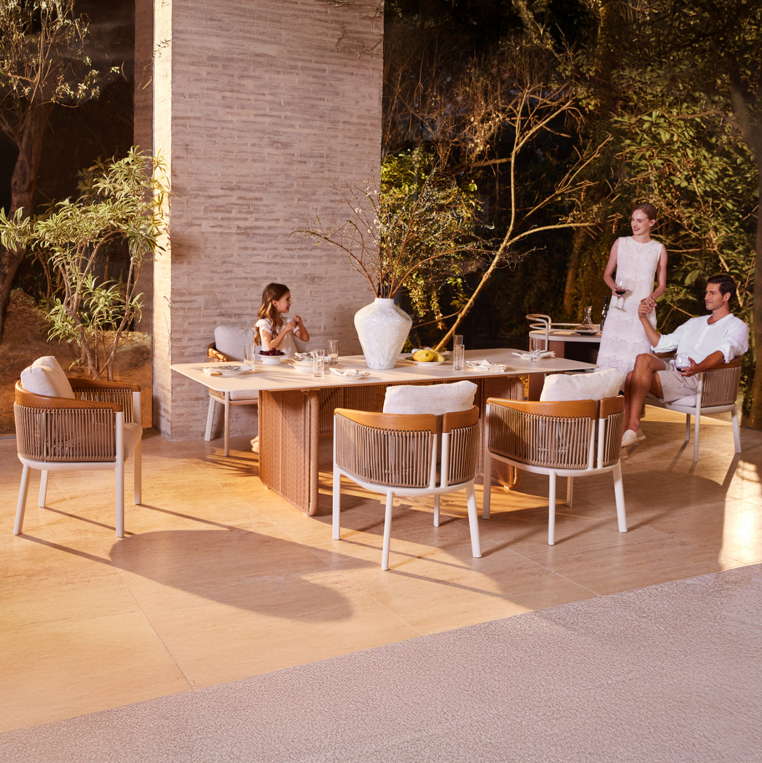 Villa jardín al aire libre mesa y sillas de caña patio hotel resort protección solar teca paisaje ingeniería muebles de ocio