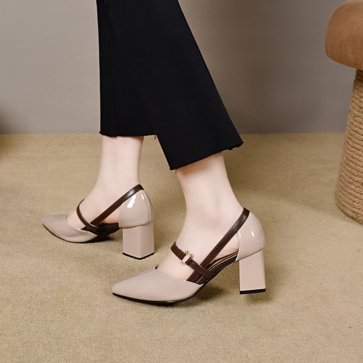 Sandal nữ da thật mũi nhọn quai ngang gót vuông 6 cm — Màu trà sữa chi tiết 7