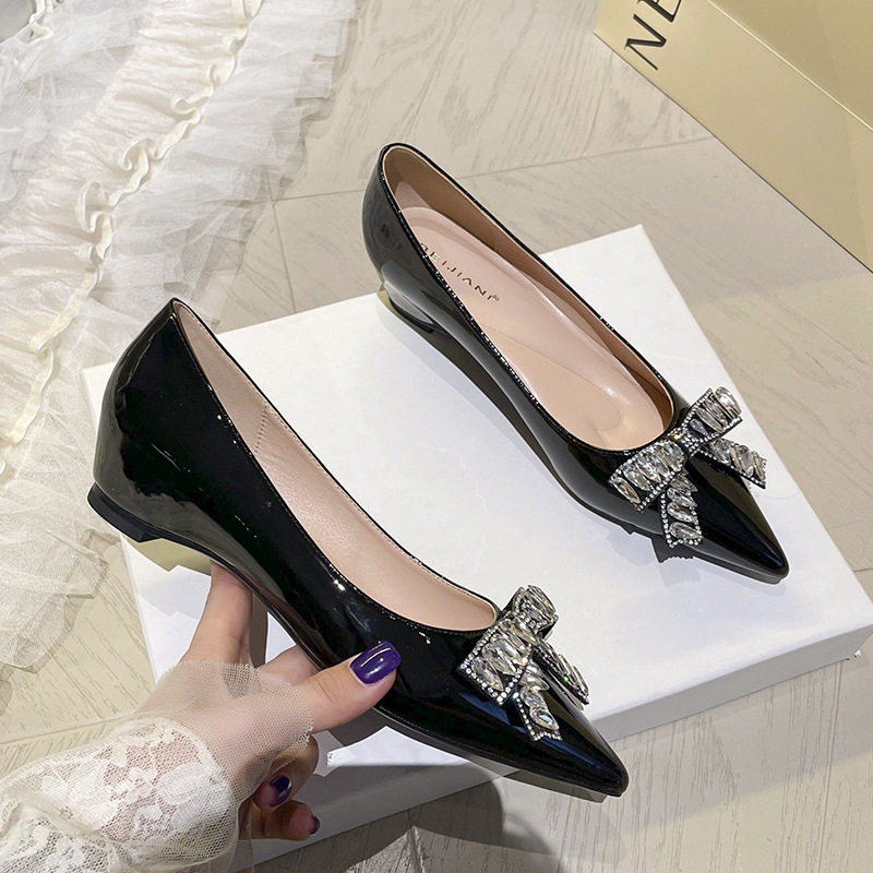 Giày cao gót nữ mũi nhọn gót xuồng đính đá nơ, đế độn cao bên trong 3 cm — Màu mơ, Màu trắng be, Màu đen