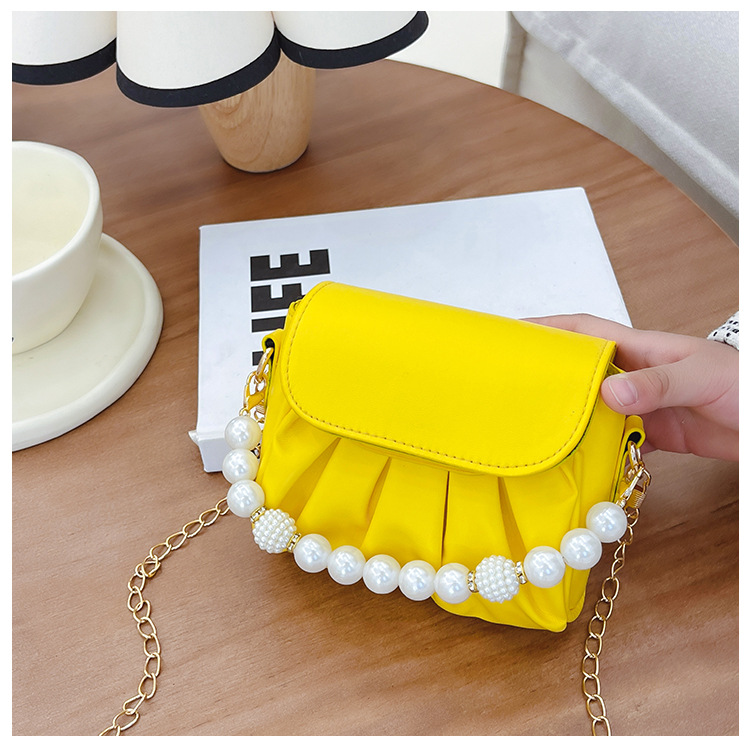 Girl'S Small Pu Leather Solid Color Cute Pearls Square Magnetic Buckle Crossbody Bag display picture 4
