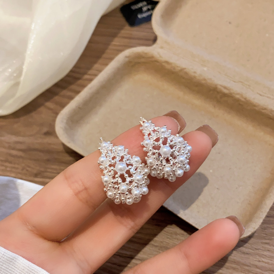Pearl Three-Dimensional Hollow Flower Basket Earrings for Women, High-End Earrings, Fashionable, Unique, Versatile, Pearl Hoop Earrings