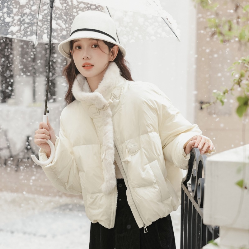 甜美文艺奶白色牛角扣短款棉服外套女小个子冬季宽松加厚立领棉衣