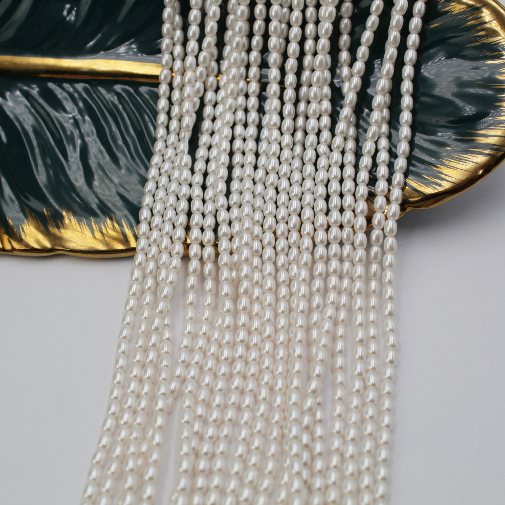 Simple Style Solid Color Artificial Pearl Jewelry Accessories In Bulk display picture 4