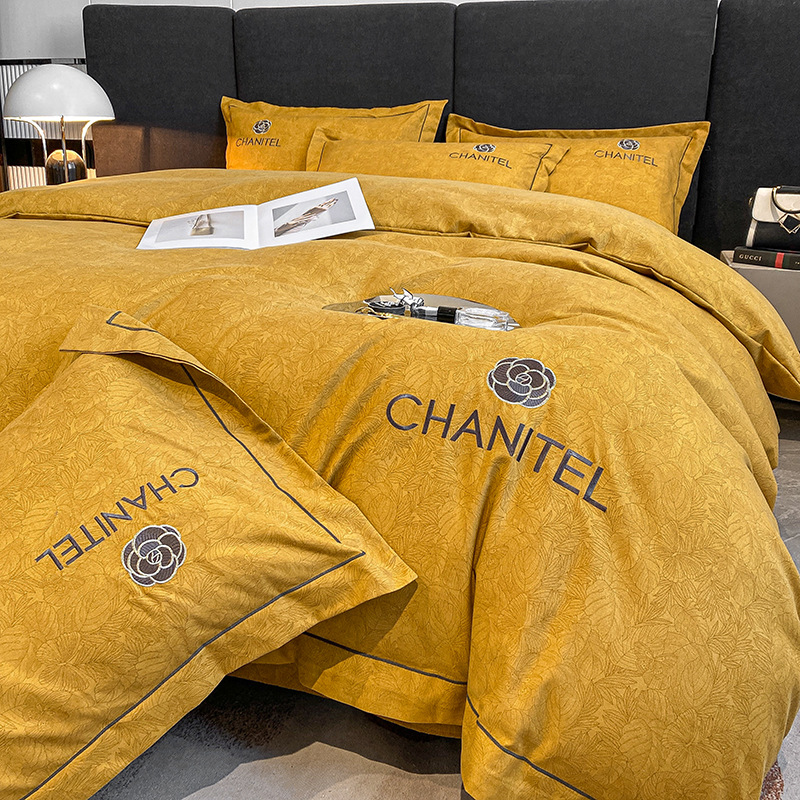 Bordado de lujo ligero, grueso, cepillado, juego de cuatro piezas, ropa de cama simple, sensación de alta calidad, funda de edredón de otoño e invierno, sábana, algodón puro