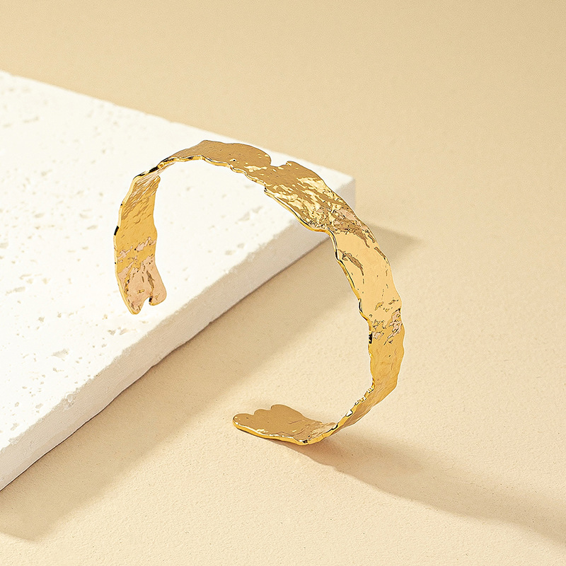 Holiday Occasion Ferroalloys Material Simple Style Solid Color Metal Plating Gold Plated Women's Bangle
