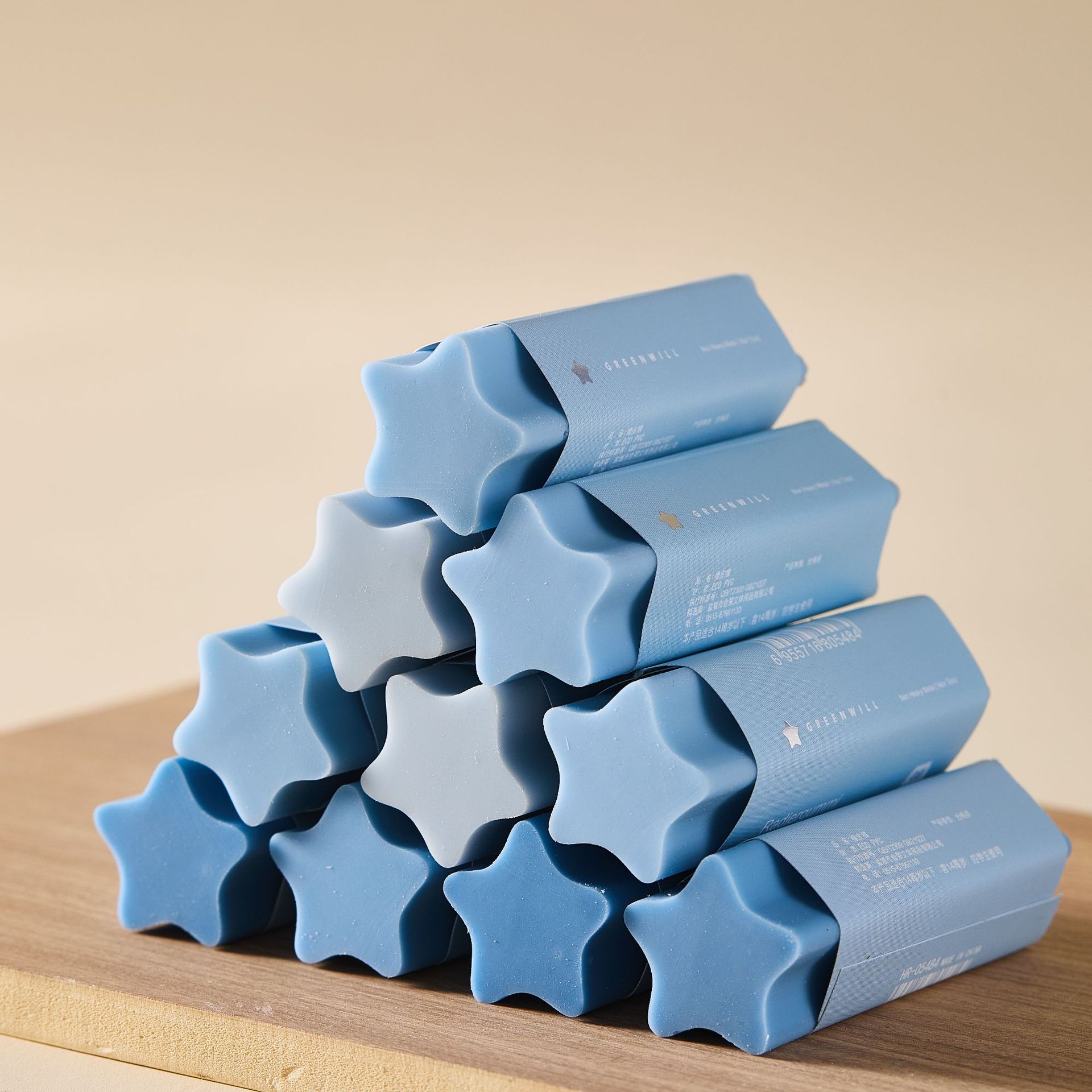 El pegamento de la estrella de pentagrama es bueno, la goma de borrar de color gradiente de los estudiantes de jardín de infantes con un conjunto real de goma de borrar limpia y sin marcas.