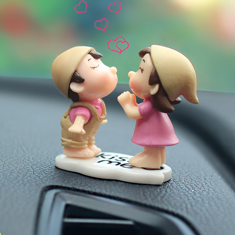[Colección de adornos de pareja] Decoraciones de coche consola central de coche accesorios de coche lindo espejo retrovisor muñeca de dibujos animados