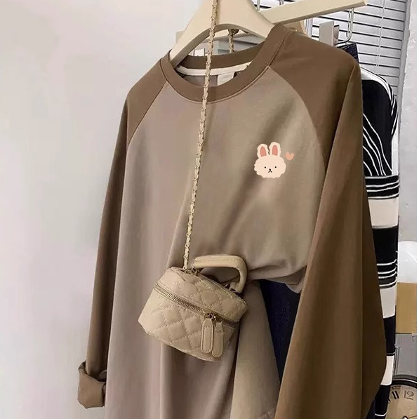 어깨 티셔츠 여성용 긴 소매 2024 가을과 겨울 새 플러스 사이즈 통통녀 느슨한 슬림베이스 셔츠 내부 스크럽 탑