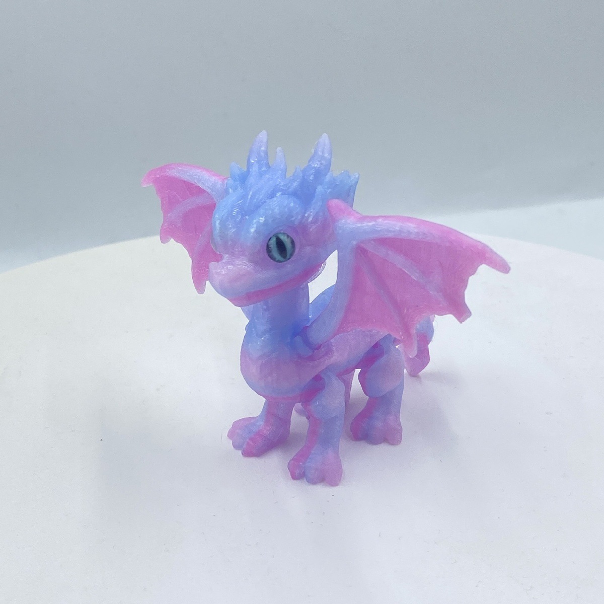 크리스탈 레인보우 (눈 색깔은 랜덤입니다 - 작은 비행 용의 무지개 효과는 랜덤이므로 주의해서 촬영하세요!