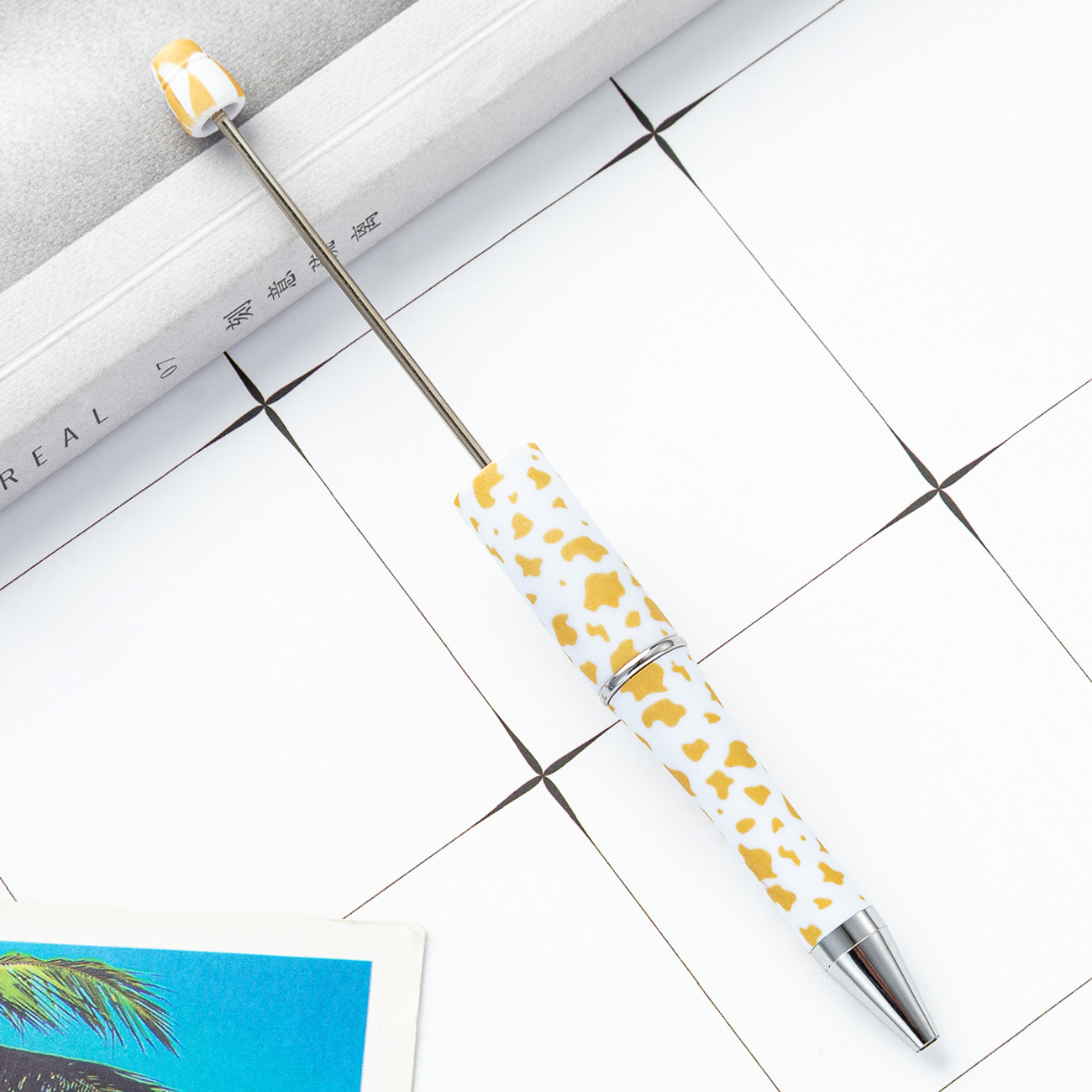 Pluma de cuentas de plástico bricolaje creativo hecho a mano estampado de leopardo pluma floral de cuentas de vaca impresión al por mayor nueva pluma de cuentas de plástico