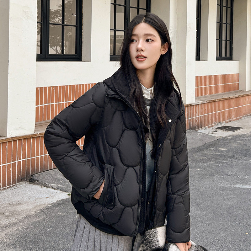 2025 estación europea de algodón corto para mujeres invierno nuevo falso de dos piezas encapuchadas plumón casual chaqueta de algodón gruesa suelta