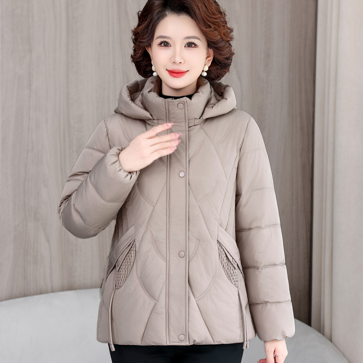 Mamá ropa de algodón de gran tamaño invierno 2025 nuevo algodón coreano chaqueta de algodón suelta chaqueta de algodón gruesa chaqueta con capuz image 2