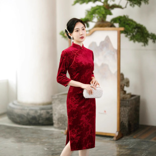 Autumn jacquard velvet Chinese style cheongsam 2023 mid-length mid-sleeve stand collar mom dress new Chinese style