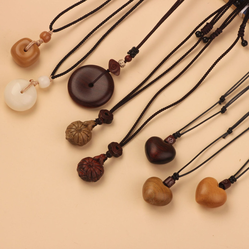 New Chinese-Style Braided Rope Cloud Pattern Round Retro Necklace with a Unique Design, Niche Sweater Chain, Simple and Versatile Accessory