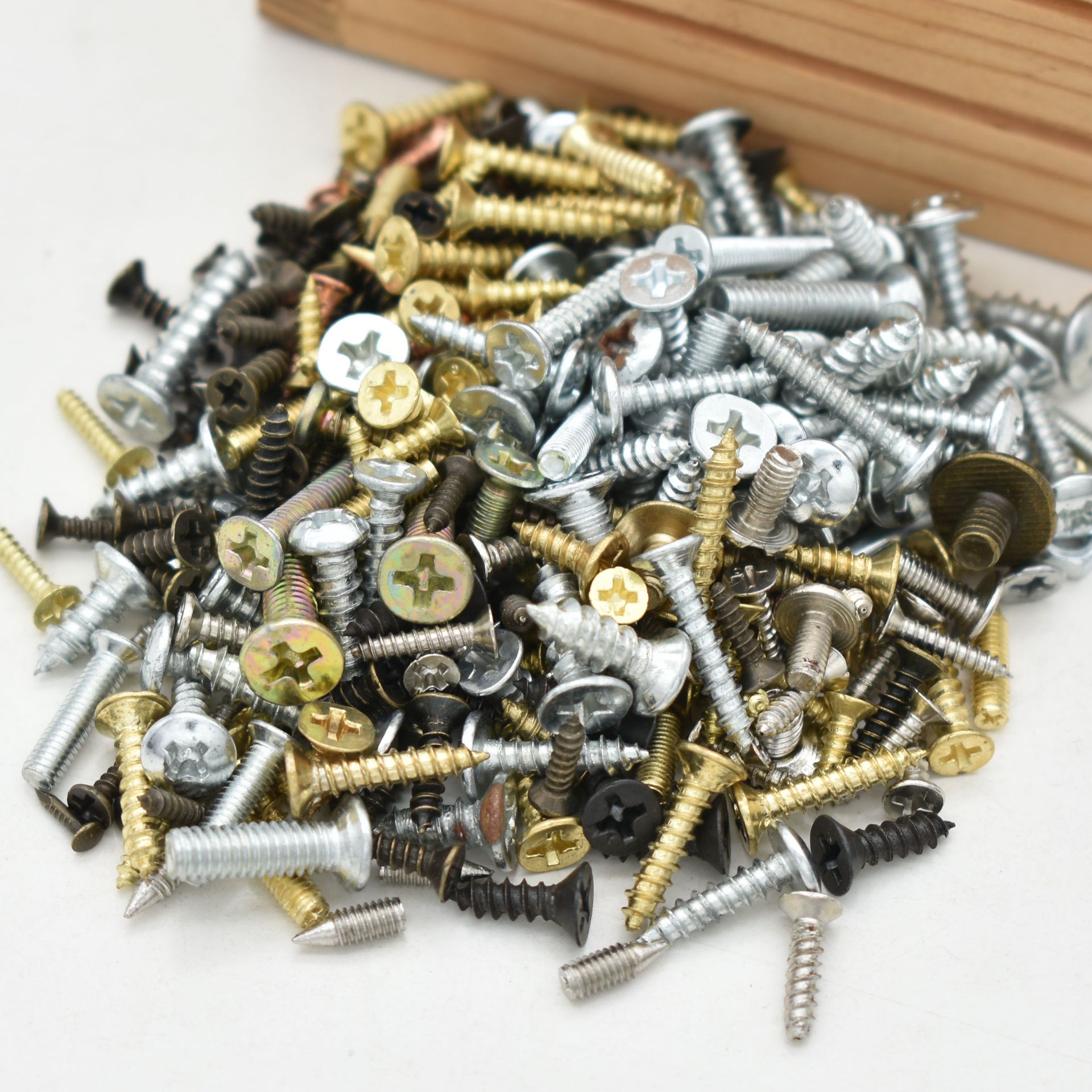 现货供应小螺丝十字头自攻螺丝钉各种配件专用可吸铁平头圆帽螺丝