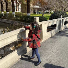 圣诞女童斗篷外套2025冬季新款洋气可爱复古高级感格纹连帽外套潮