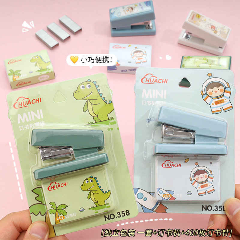 만화 귀여운 미니 휴대용 스테이플러 학생 노동 절약 작은 스테이플러 사무실 문구 용품 도매