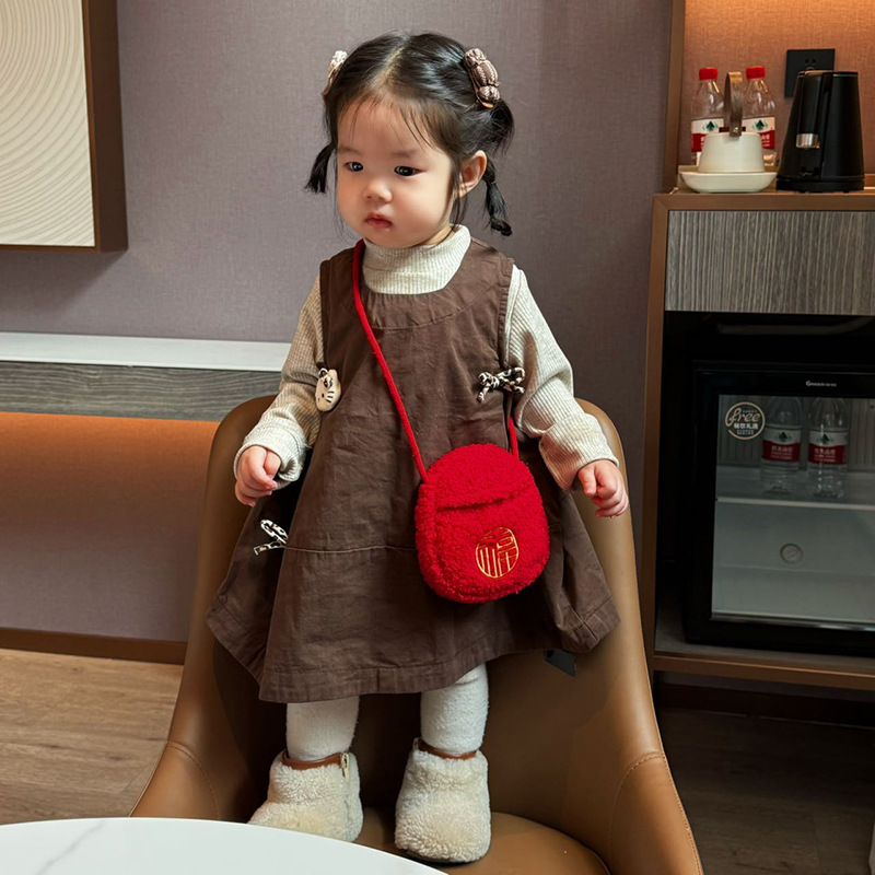 2026 bolsas rojas de Año Nuevo para niños lindas mini bolsas rojas de peluche para niños y niñas bolsas de Año Nuevo para bebés felizes