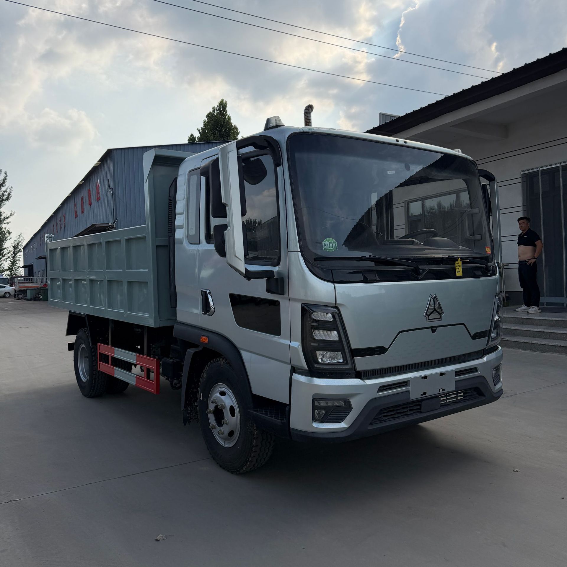HOWO double-cab dump truck, HOWO tipper dump truck, HOWO 4x2 six-wheel truck