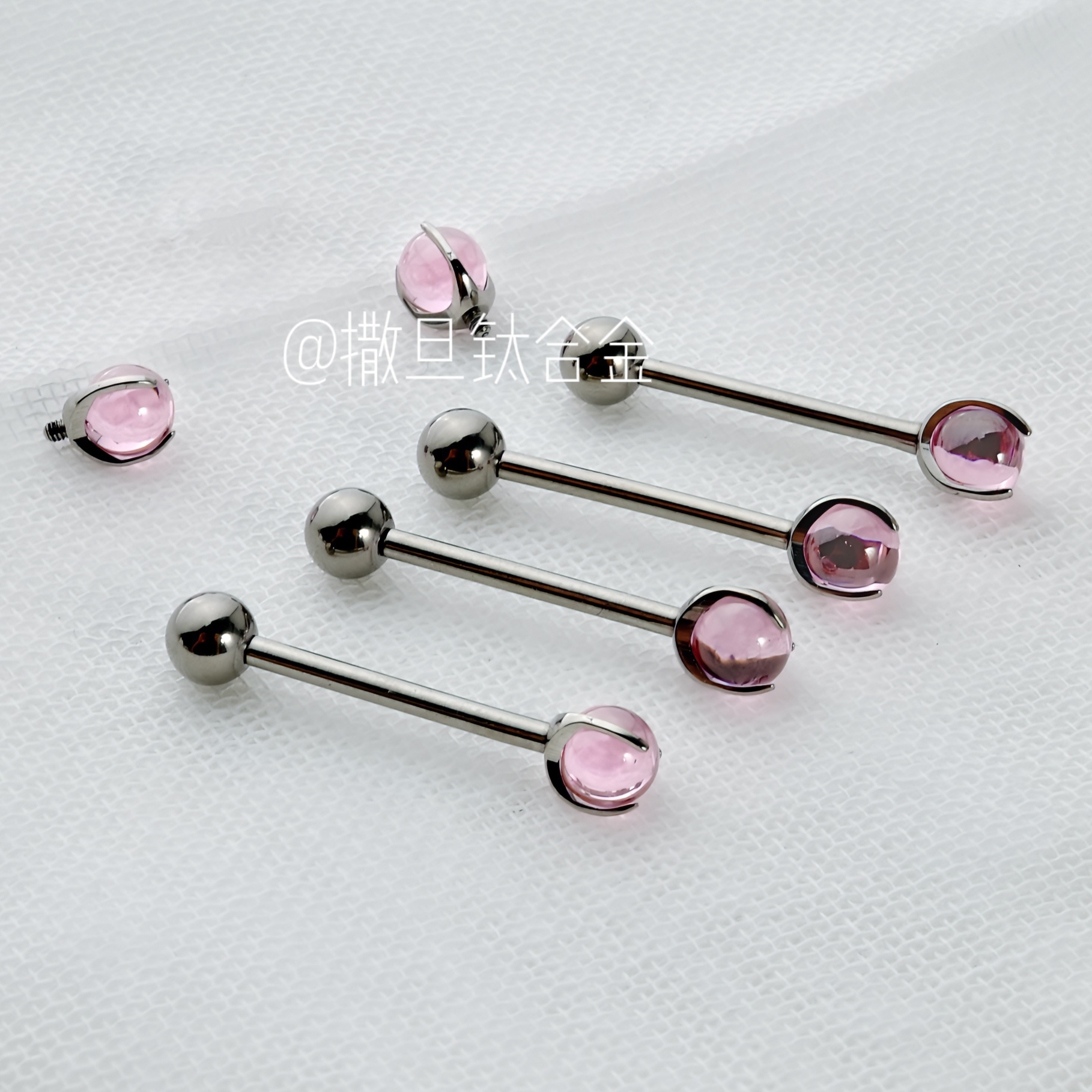 16G labret stud size and finish detail
