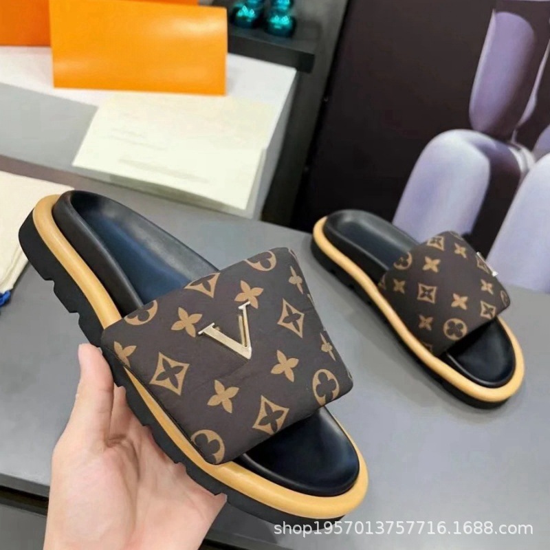 Zapatillas de velcro de suela gruesa para mujer 2024 verano nuevo estilo exterior moda antideslizante letras de mezclilla pareja chanclas