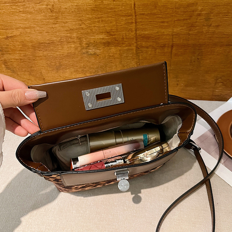 Otoño e invierno nicho bolso de leopardo para mujeres 2024 nuevo popular bolso de mochila de mano exquisita bolso de estilo occidental Kelly