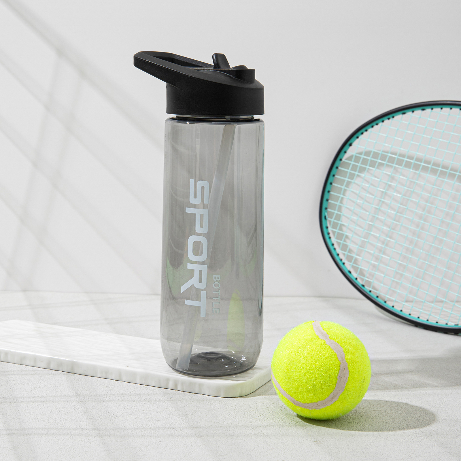 Nueva taza de agua deportiva de plástico de verano para hombres y mujeres al aire libre taza de plástico portátil resistente a altas temperaturas taza de espacio simple y de alto valor