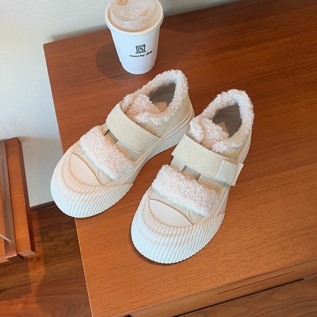 Nuevos zapatos de lana de cuero grueso de invierno de otoño y madrugada de madrugada calentamiento zapatos de galletas casuales zapatos blancos para mujeres