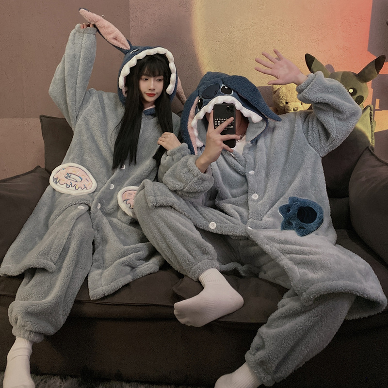 Stitch par pijamas Otoño e Invierno engrosada de lana forrada de coral de las mujeres 2022 nuevo camisón de los hombres ropa de casa