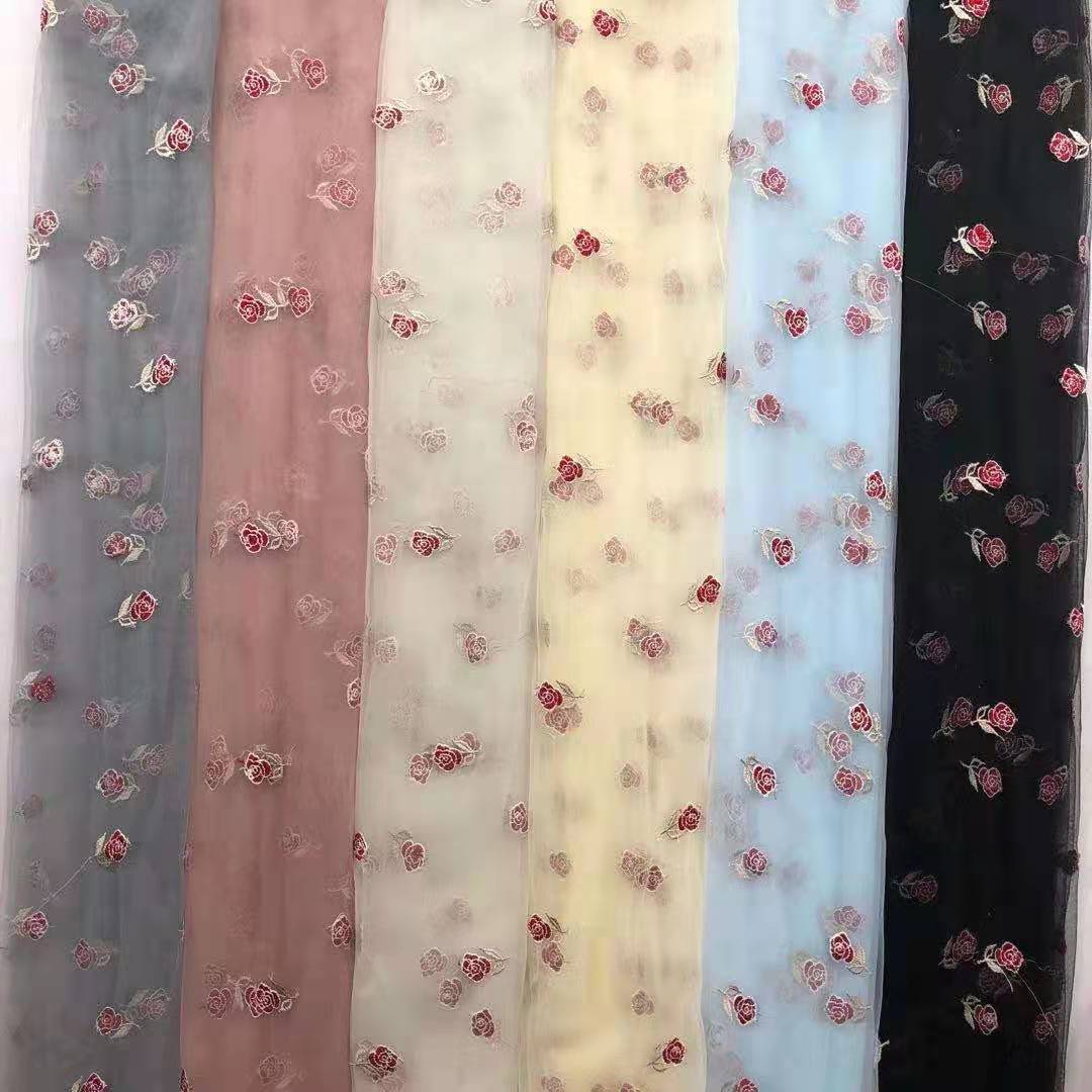 新款无弹网眼布特密美国网底布玫瑰花立体撞色刺绣 裙装面料 现货