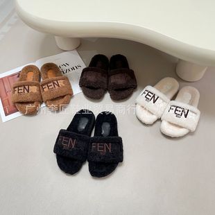���ëëЬŮЬ���⴩2025���ﶬ���¿�̽���ĸ��ɫë�q����Ь