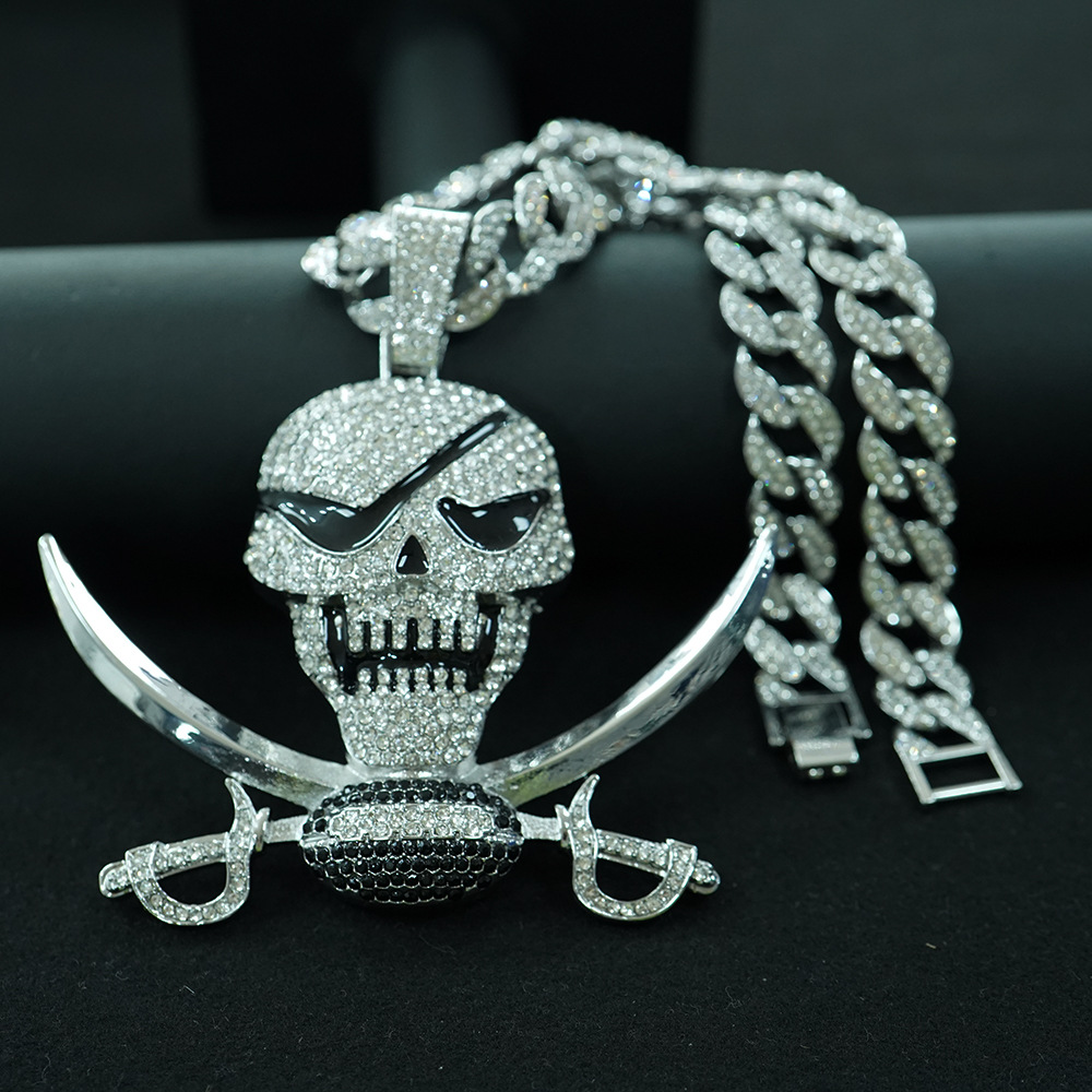 Transfronterizo completo esqueleto de perforación de cabeza de hombre aleación colgante grande personalidad exagerada arrogante collar de calavera de Halloween