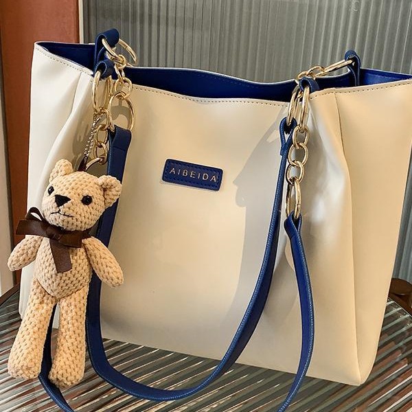 Bolsa de gran capacidad para mujeres 2025, nueva moda de otoño y invierno, bolso de hombro de mujer, sensación de alto nivel, bolso de viaje de clase para estudiantes image 1