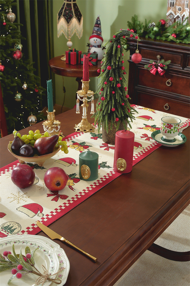 Christmas Jacquard Table Runner With Snowflakes And Santa Hats_voghion.com