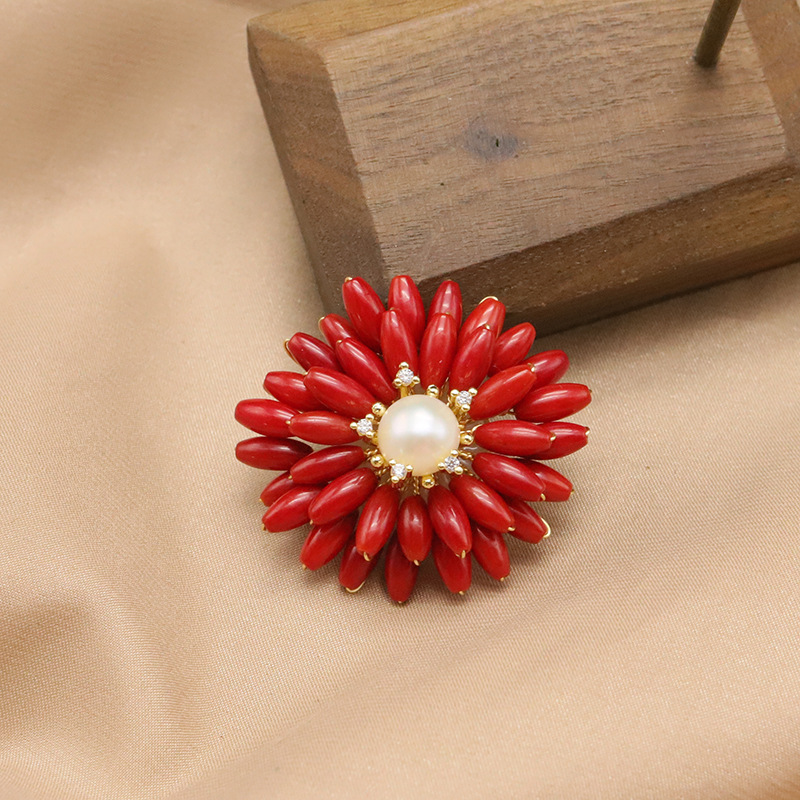 Broche de perlas naturales con borlas de bambú marino y flores, moda de alta gama, redondo y exquisito, broche de perlas estilo Chanel de alta calidad para mujer.