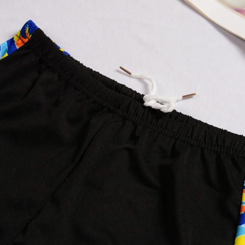 New swim trunks, oversized straight-leg loose swimming trunks, anti-embarrassment patterned men's swim trunks for wholesale.