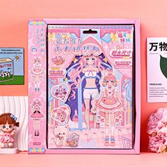 ごキャラの少女の着せ替えのシーンに大きなサイズを加えて、少女の心のシールを満足させます。子供のおもちゃを引き裂きます。