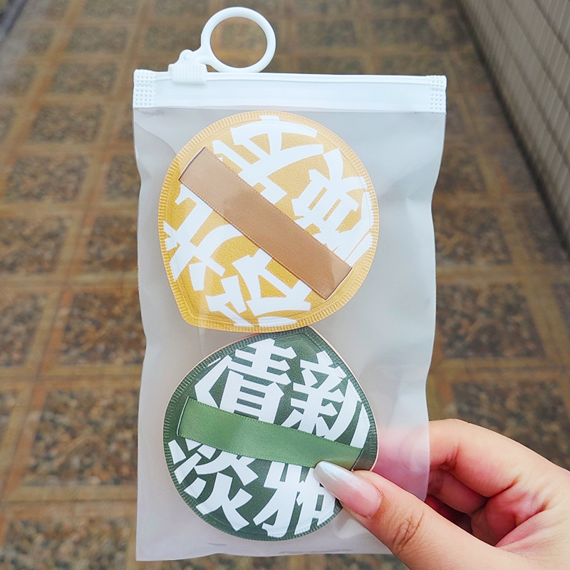 100分パフの木の大きいサイズのマシュマロのパフの空気感の乾湿の両用の粉の底液はエアクッションのパフを使います。|undefined