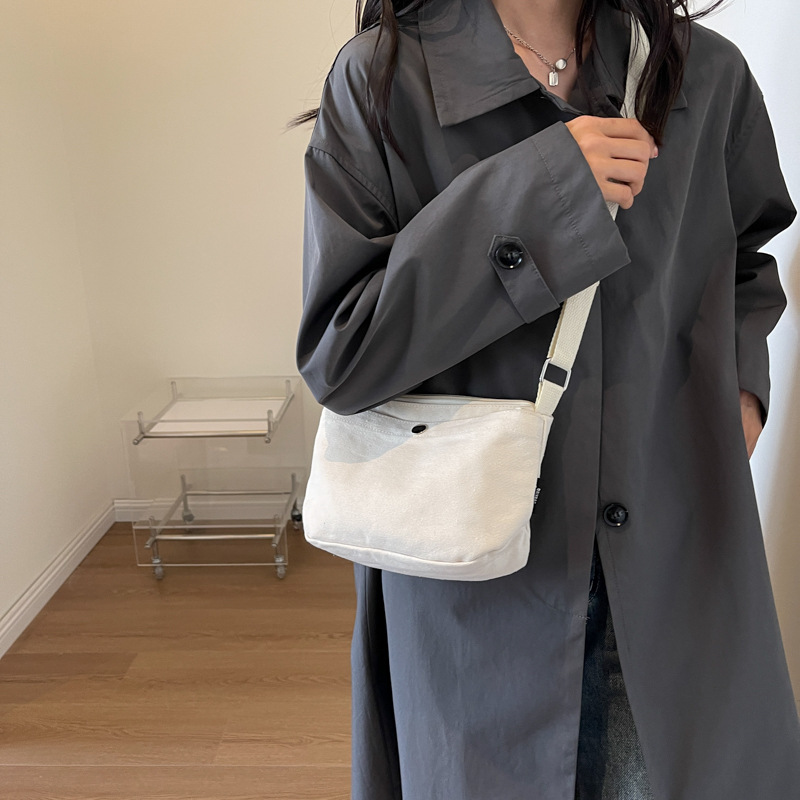 A generation of Europe and the United States simple fashion shoulder small cloth bag female college students shopping travel leisure canvas messenger bag