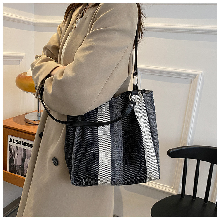 202g Weight Polyester Lining Material Zipper Closure Type Single Shoulder Strap Strap Type Tote Bag Bags Type Casual Occasion Canvas Material Solid Color Pattern All Seasons Season Women's Gender Streetwear Style Square Shape White, Black Color Small Size Small Canvas Streetwear Tote Bag 14
