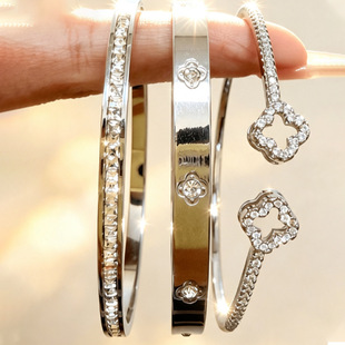 k�ҕr�аٴ��¿����~�����C�荝M���Ƿ�ˮ����ɫ�18K������Ʒ