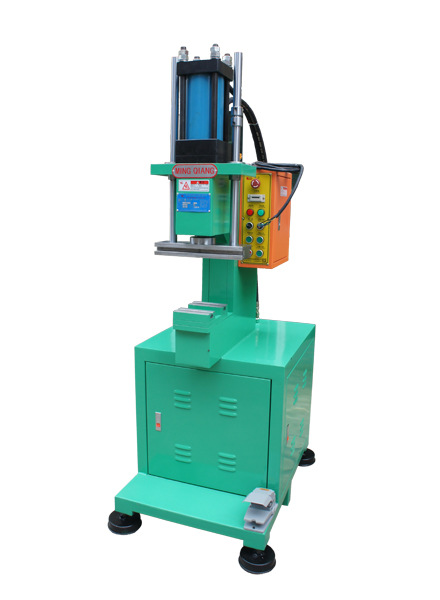 东莞厂家生产单臂液压机小型智能压力机浴盐球机器